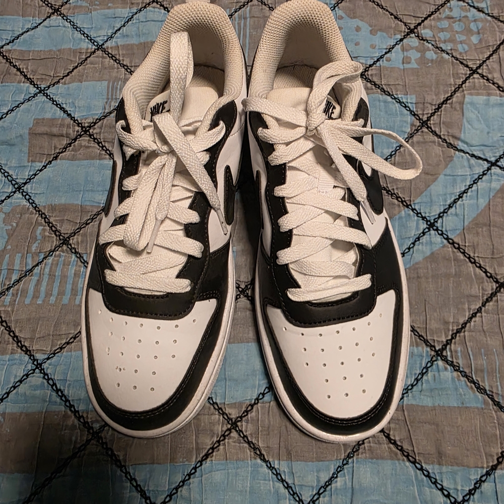 Nike Womens Black and White Sneakers